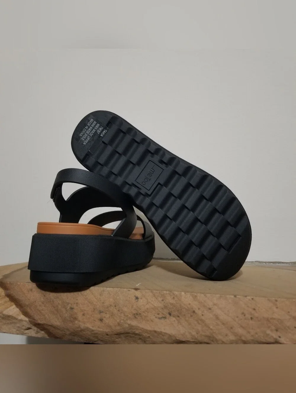 NEW! Me Too Black Platform Sandals Sz 7 NWT